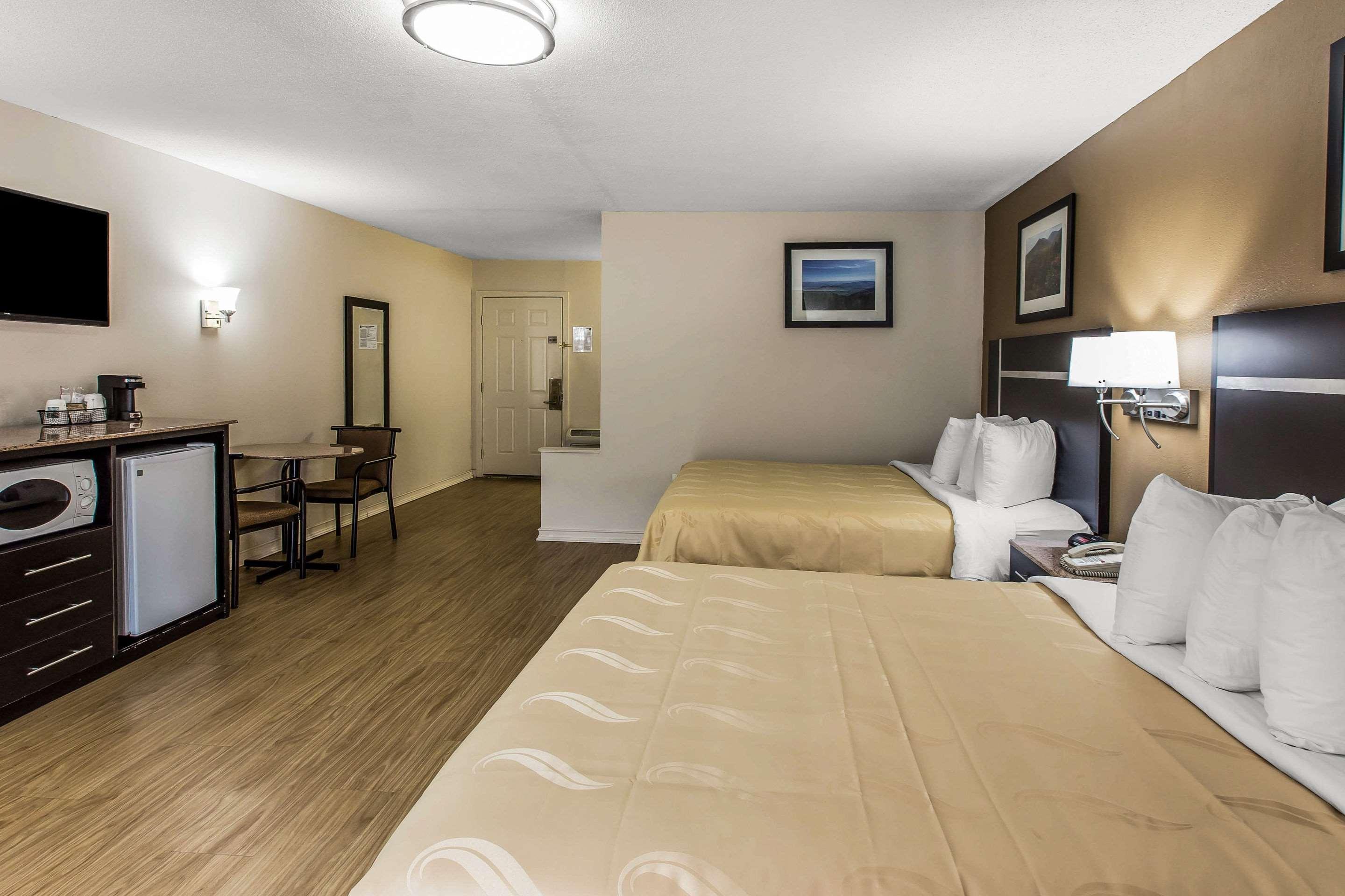 Quality Inn & Suites Gatlinburg Exterior photo