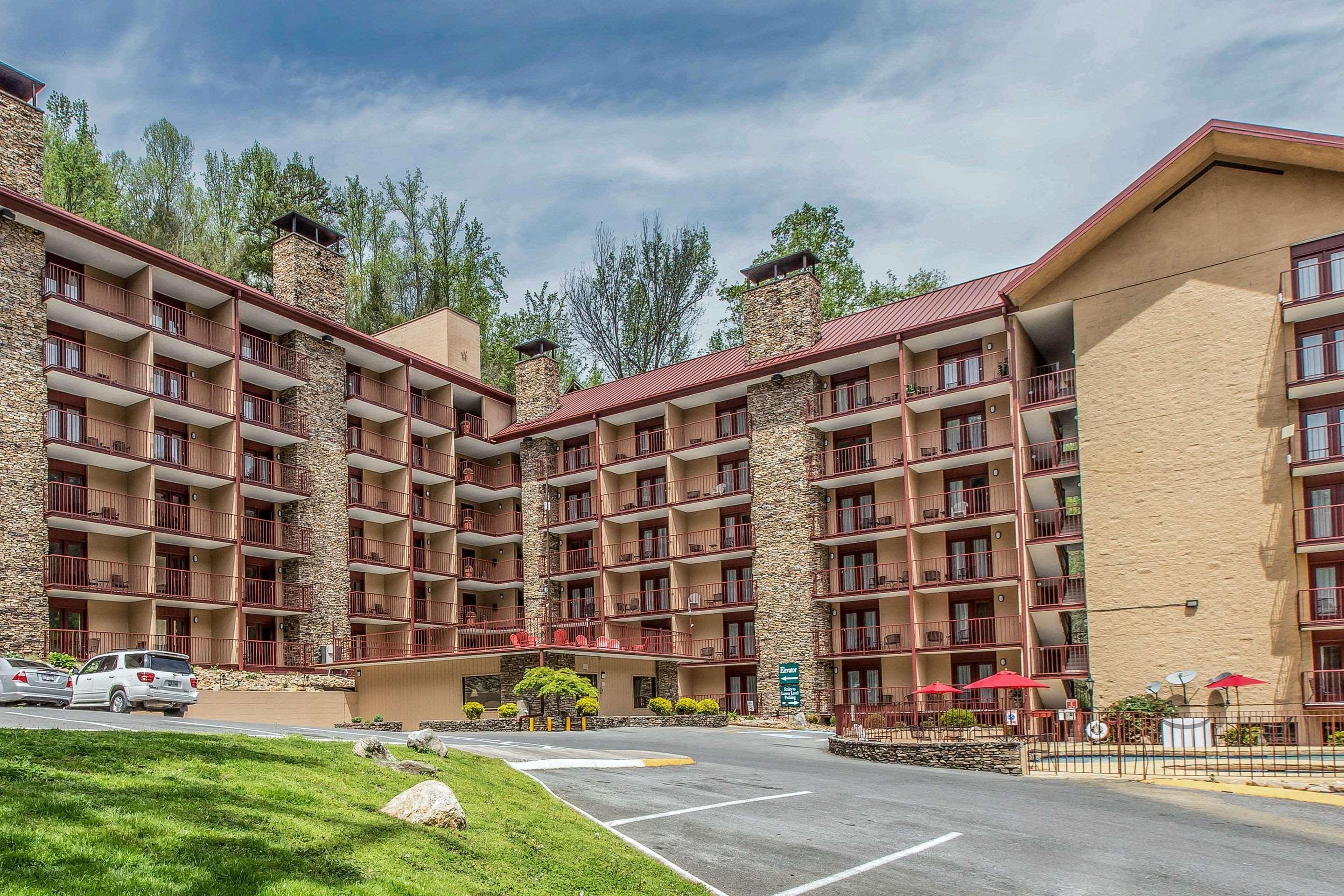 Quality Inn & Suites Gatlinburg Exterior photo