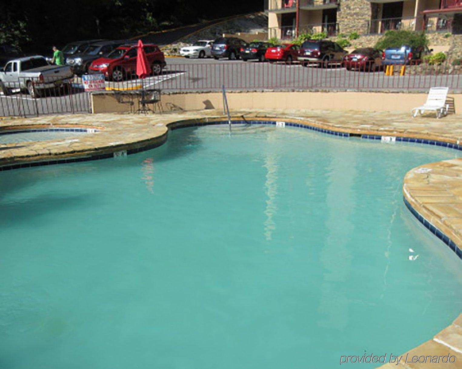 Quality Inn & Suites Gatlinburg Exterior photo