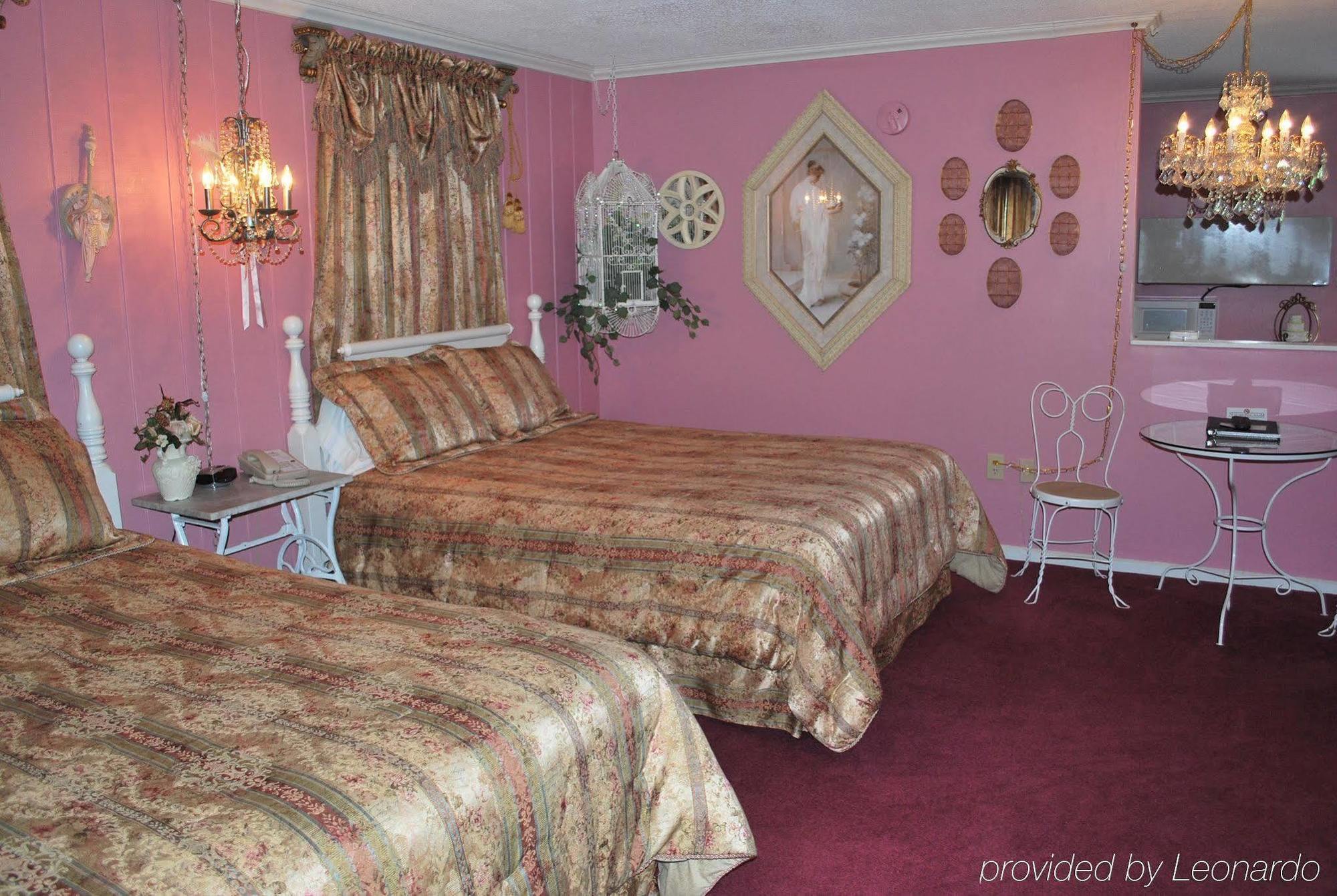 Quality Inn & Suites Gatlinburg Room photo